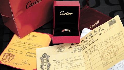 Fraude: une fausse bague Cartier par la poste .